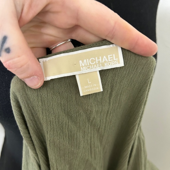 Michael Kors Olive Green Flutter Sleeve Blouse With Gold Zipper Size Large - Picture 6 of 6